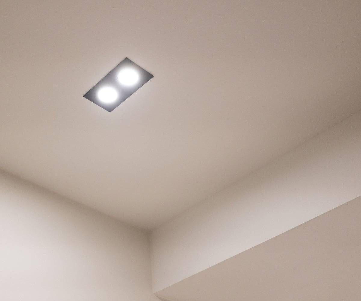 Reflektory mají černé rámečky, takže působí dekorativně. © LedStore.fi